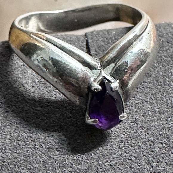 James Avery Retired Apogean Amethyst Ring Prong Set Oval Modern Sz 5 - 3396 B - Picture 8 of 13